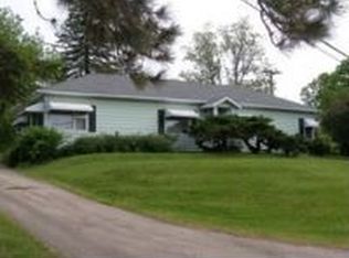 2284 E River Rd, Freeport, IL 61032