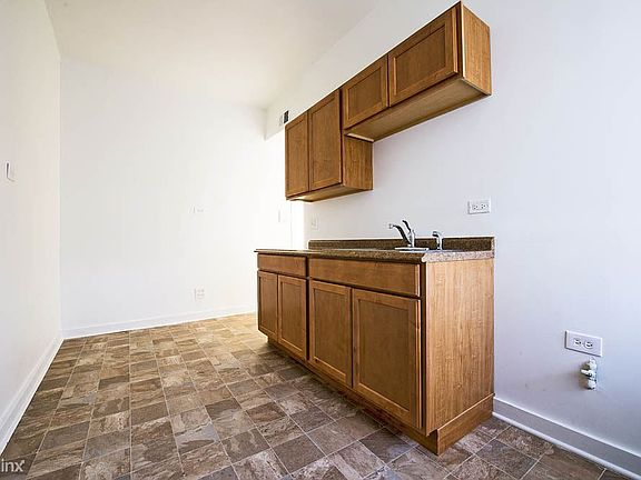 7120 S Wabash Apartments Chicago Kitchen_4