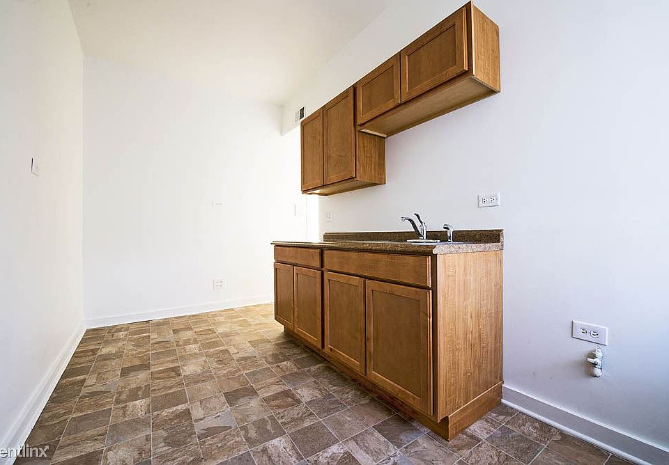 7120 S Wabash Apartments Chicago Kitchen_4
