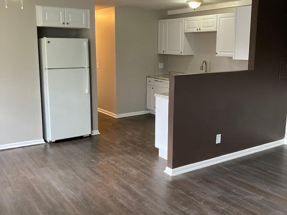 Open kitchen, dining room and livingroom