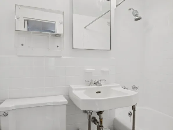 305 East 72nd Street 10G image 5 of 5