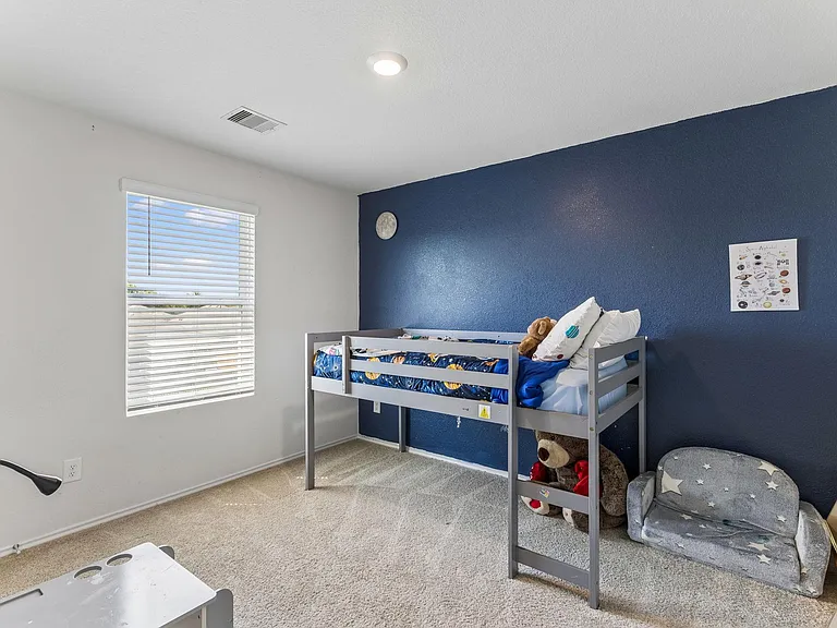 343 Sickle Loop — Photo 27