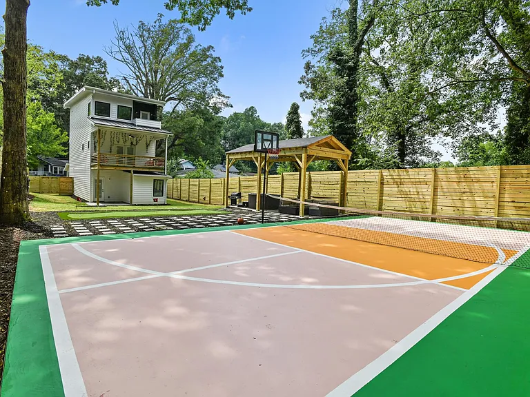 729 Emily Pl NW — Photo 18