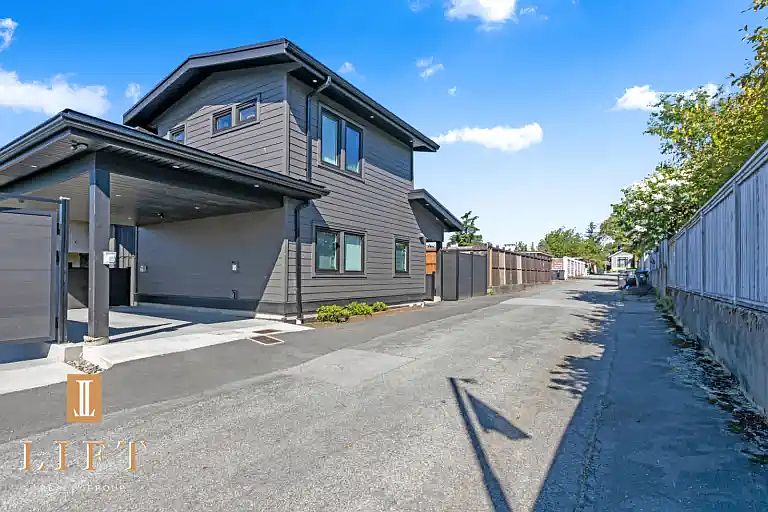 1st image of 901 Jackson Cres #1A