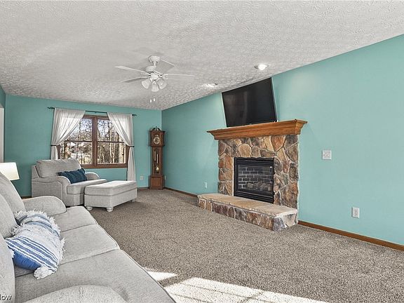 5th image of 3098 Creek View Dr