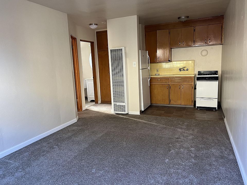 1st image of 1932 Davis St APT 3