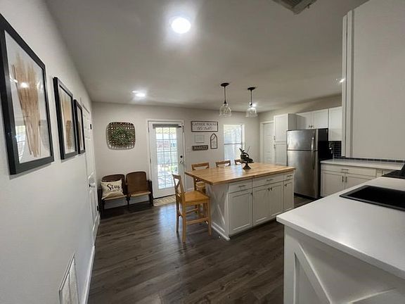 4th image of 302 Medio Vista Dr