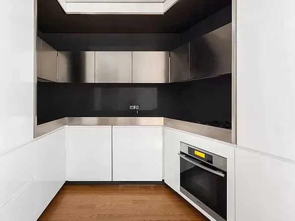 15 William Street 19H image 2 of 14
