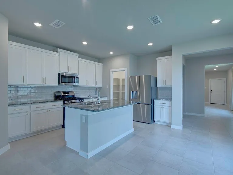 7215 Clearwater Cove Dr — Photo 4