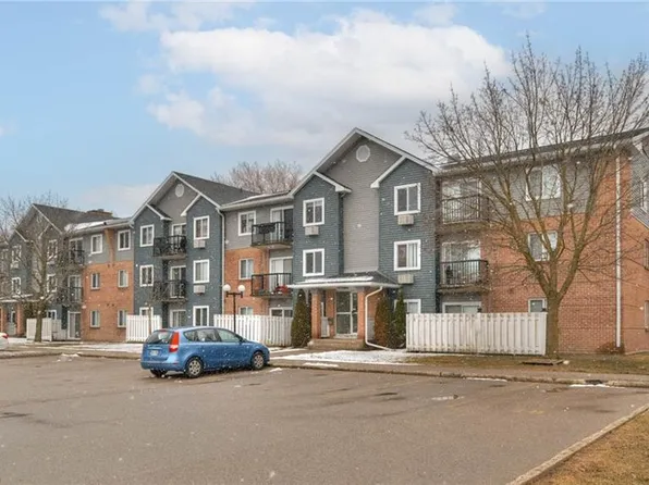 271 Eiwo Ct #305, Waterloo, ON N2K 2M8