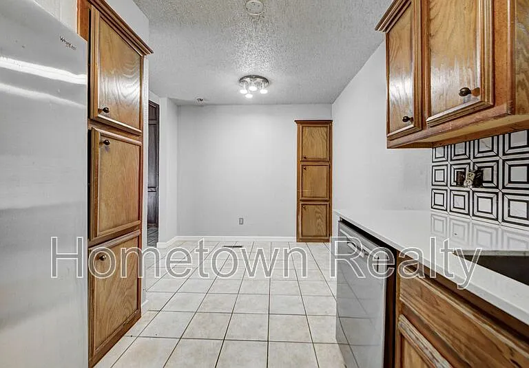 1713 Hillcrest Dr — Photo 15