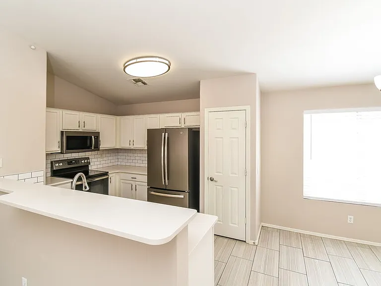 2460 W Tanner Ranch Rd — Photo 6