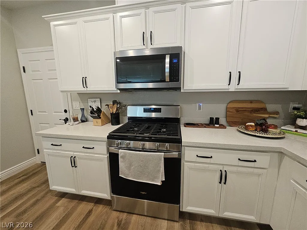 3 bed, 2.5 bath, 1832 sqft, $2,400 — Photo 3