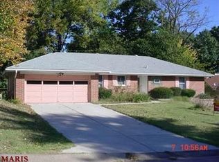 10087 Grosvenor Dr, Saint Louis, MO