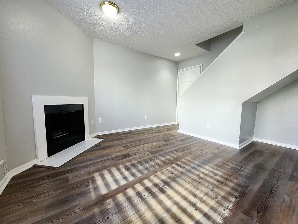 1901 N Fitzhugh Ave #8