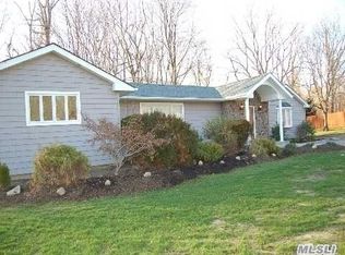 18 Hawkton Pl, Lake Grove, NY 11755