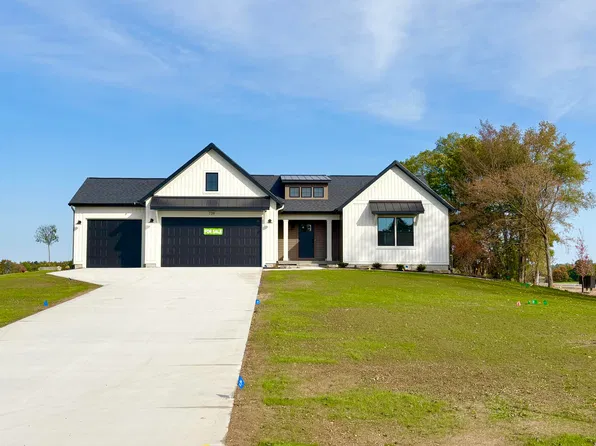 739 Goldenfield Dr, Byron Center, MI 49315