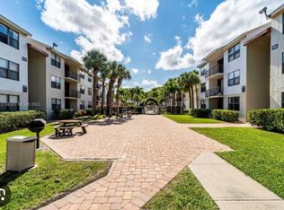 738 Executive Center Dr APT 14, West Palm Beach, FL 33401