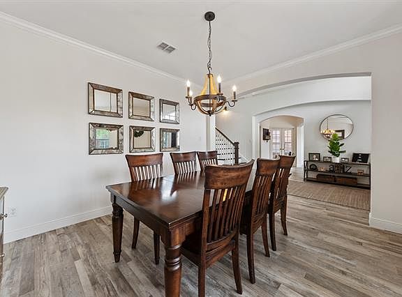 4th image of 1011 Grand Teton Dr
