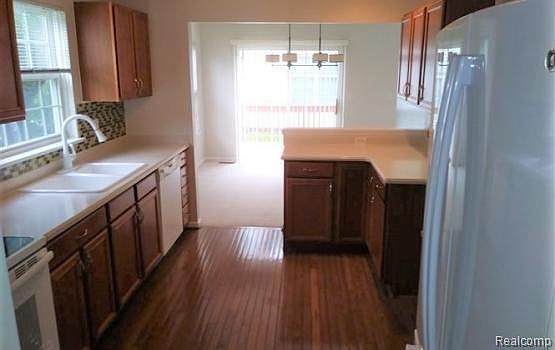 2nd image of 283 Four Seasons Dr #1