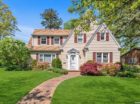 61 Oxford Boulevard, Great Neck, NY 11023