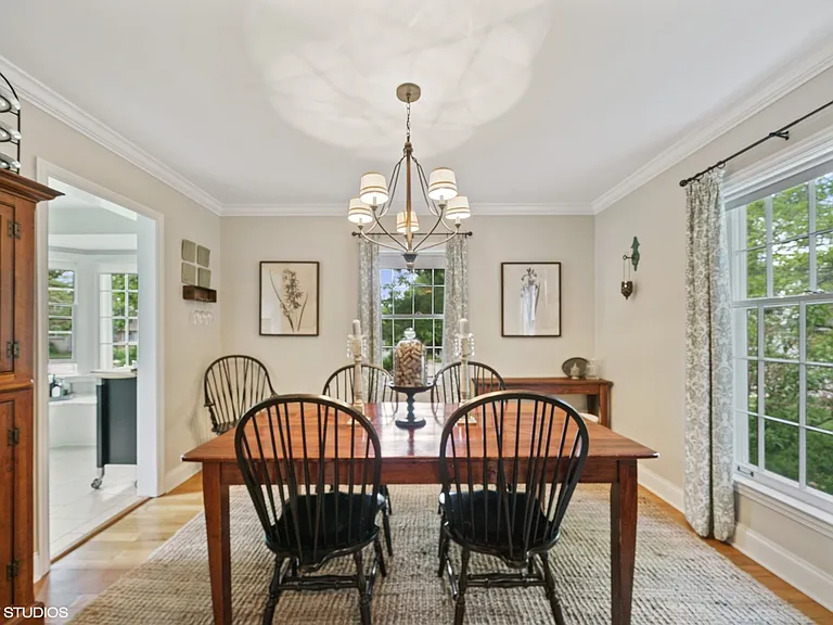 326 W Evergreen St — Photo 4