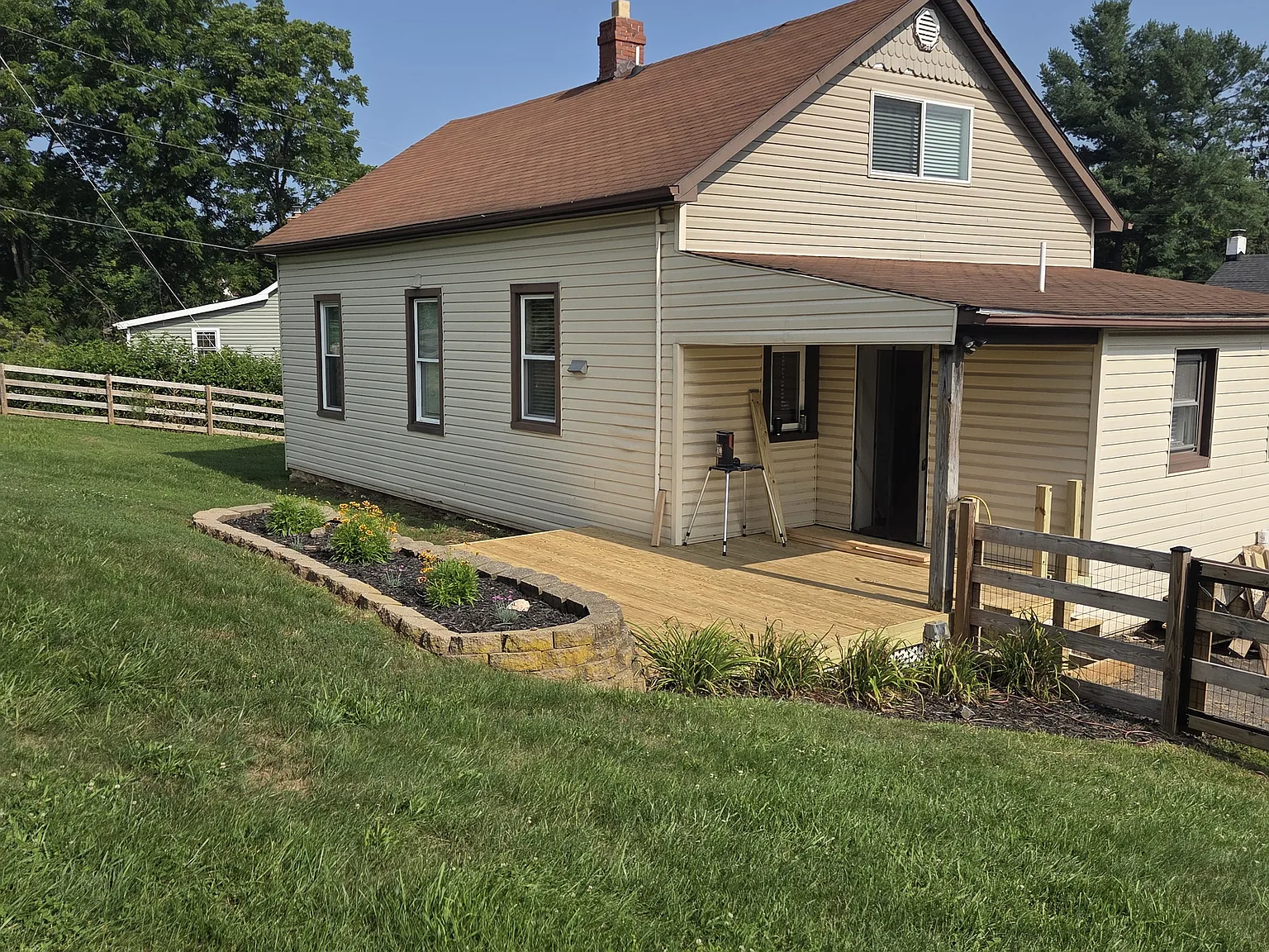 3 bed, 1392 sqft, $2,500 — Photo 1
