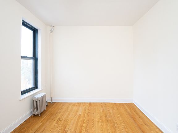 3rd image of 260 Avenue Of The Americas APT 18