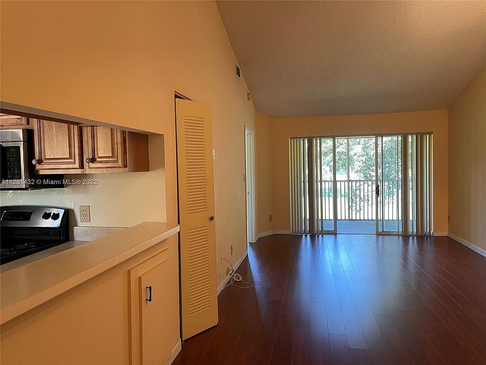 1st image of 1147 Coral Club Dr #1147