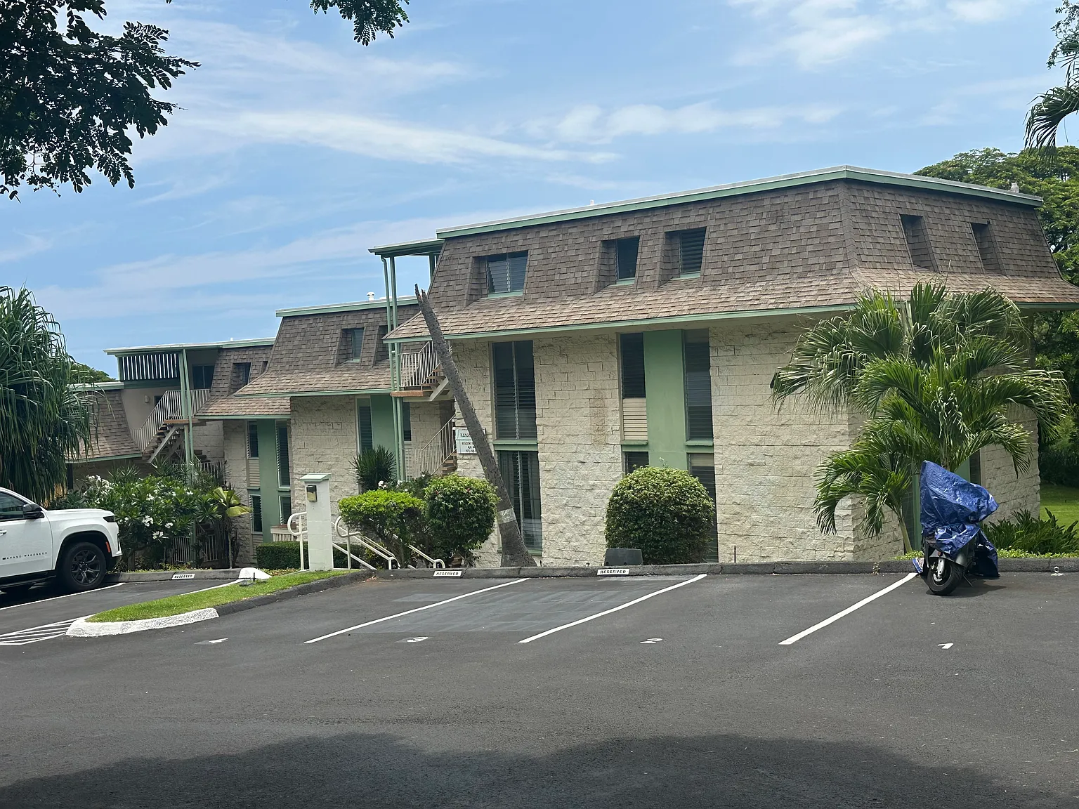 2 bed, 895 sqft, $3,075 — Photo 2