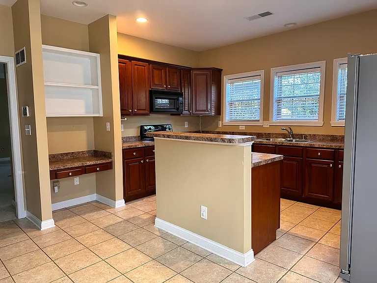 625 Vincent Way — Photo 10