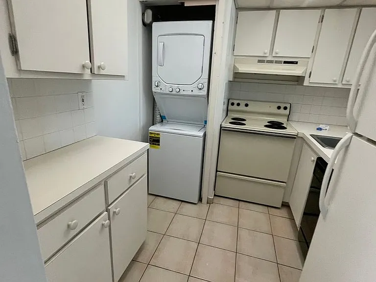 230 Calabria Ave — Photo 12