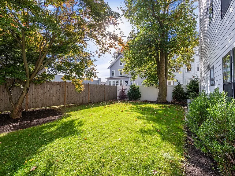 19 W Tremlett St #4 — Photo 11