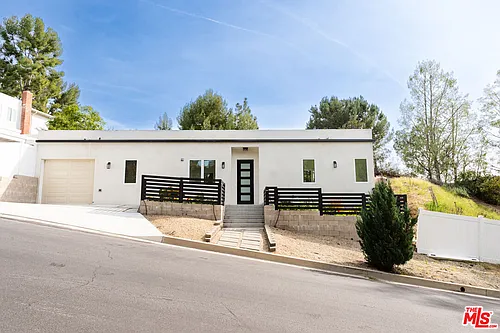4724 N El Caballero Dr Photo 1