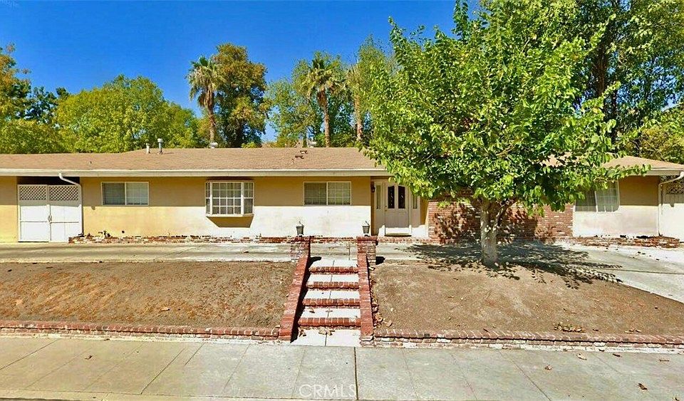 1st image of 20215 Lorenzana Dr