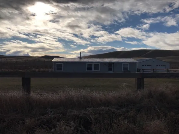 6840 Desmarais Rd, Moxee, WA 98936