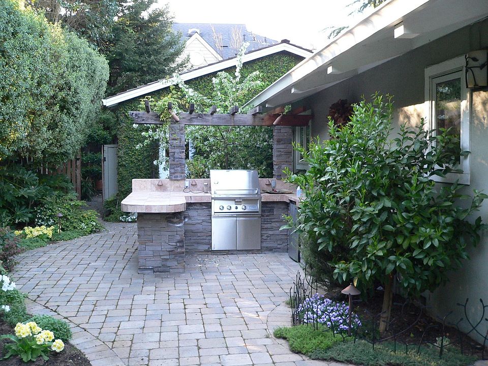 Outdoor Kitchen
