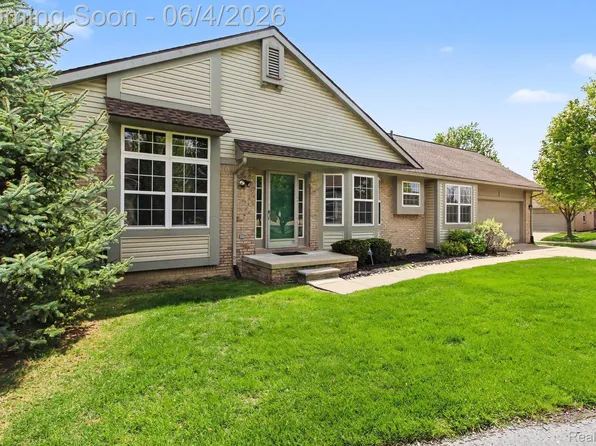 22840 Woodcreek Dr, Taylor, MI 48180