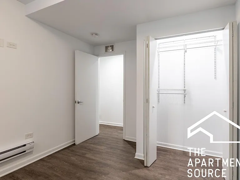 941 W Winona St #111 — Photo 8