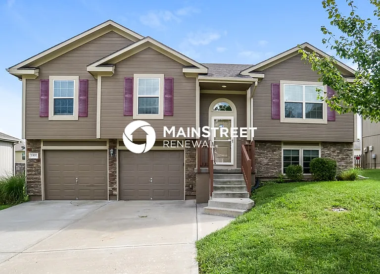 1411 NW Hilltop Ln — Photo 1