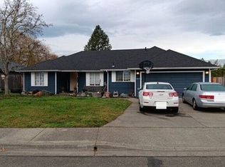 1060 Kokanee Ln, Grants Pass, OR 97527