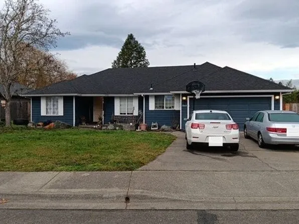 1060 Kokanee Ln, Grants Pass, OR 97527