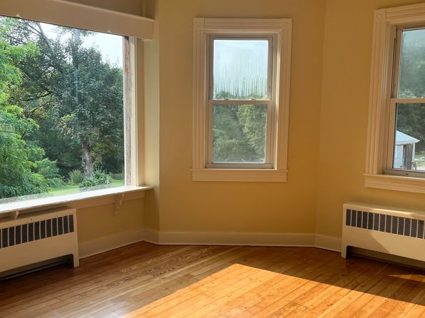 196 Columbia St FLOOR 1