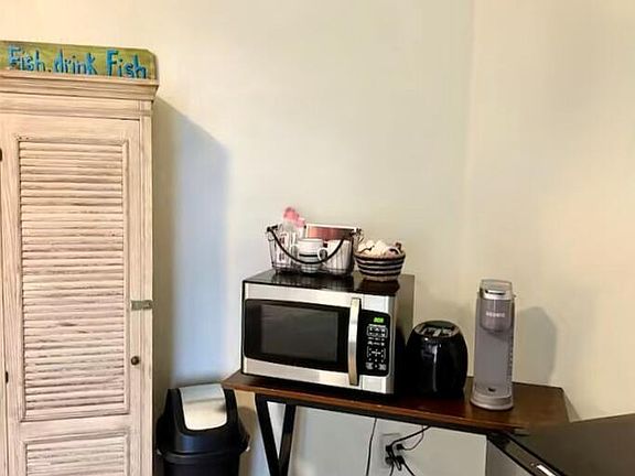 4th image of 1021-1021 S Water St #105
