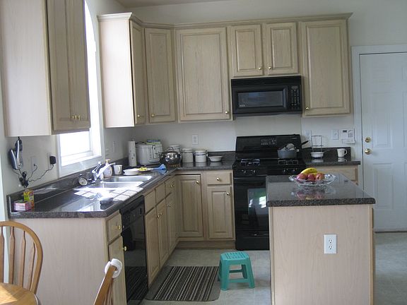 5th image of 9100 Pond Mill Ct