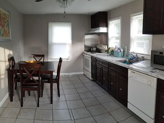 4th image of 150 1st Ave