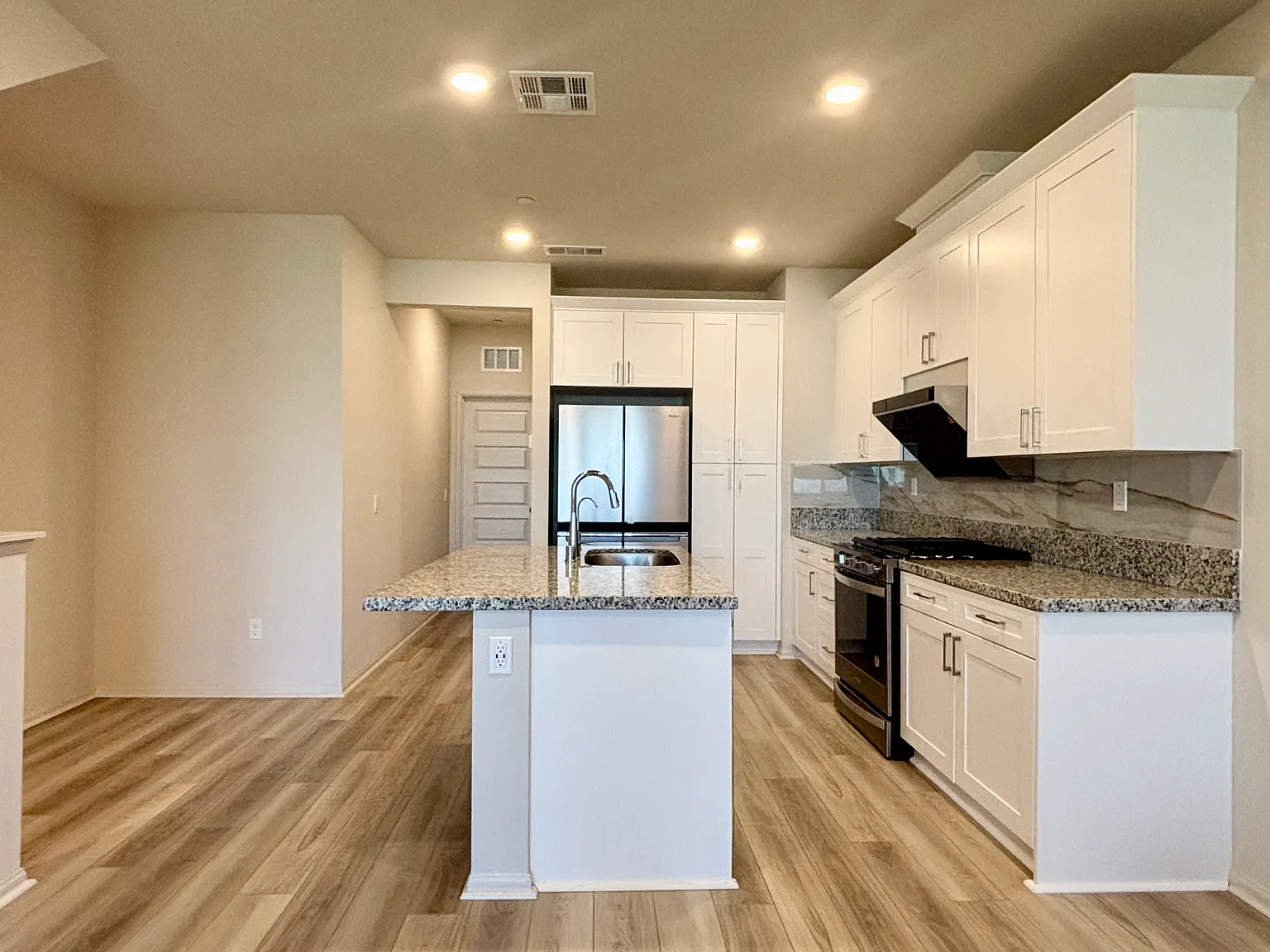3 bed, 1491 sqft, $3,600 — Photo 3