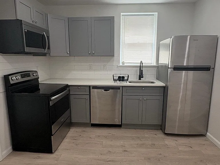 N 52nd St — Photo 14