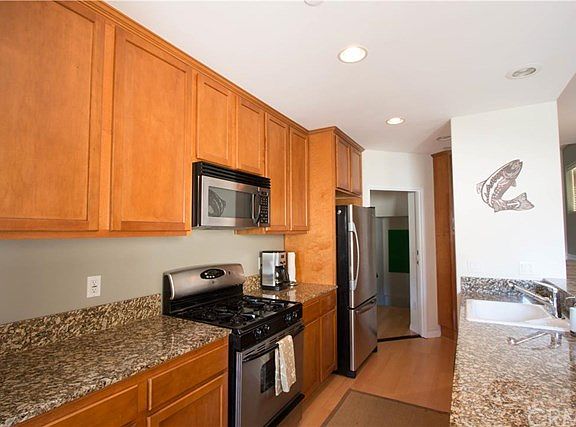 2nd image of 1323 Post Ave Unit C