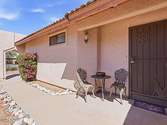 3rd image of 200 E Ridgeland St